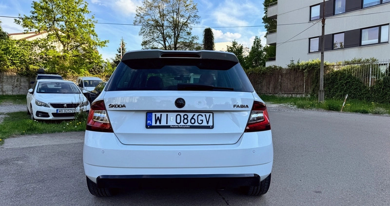 Skoda Fabia cena 52500 przebieg: 65500, rok produkcji 2017 z Warszawa małe 121